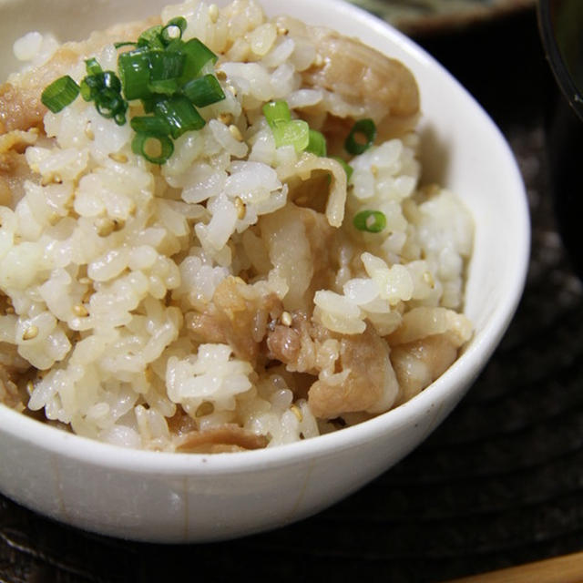 母の味。豚肉ごはんで晩ごはん。