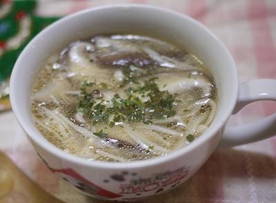 浅漬けの素でウマウマ♪椎茸とえのきの簡単スープ