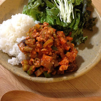 鶏ひき肉と野菜のトマト味噌チリ炒め