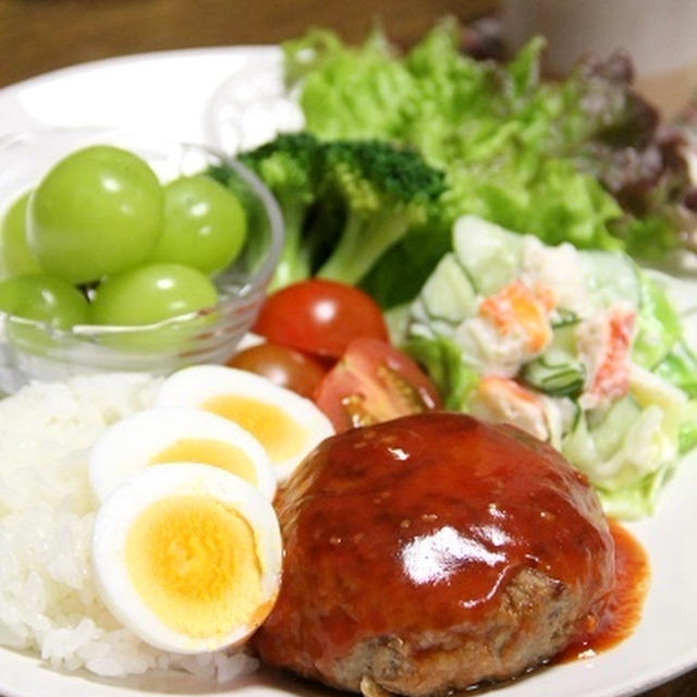 アジアンテイストのロコモコ丼・プレート。