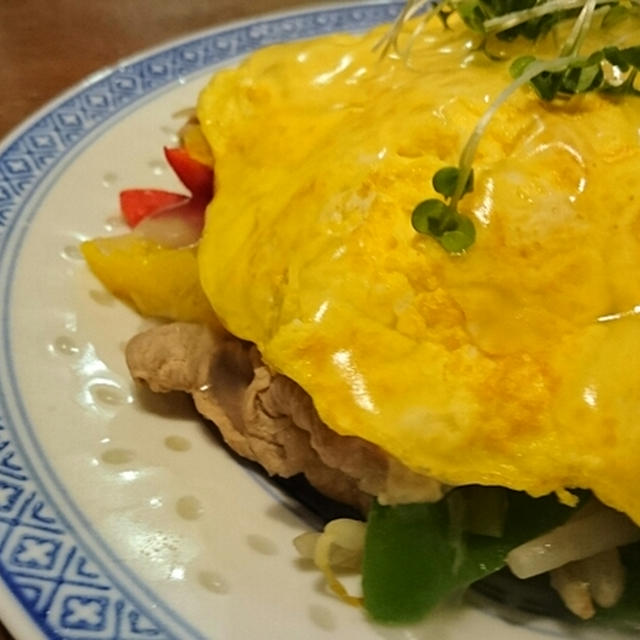 豚肉もやしきくらげのさっと炒めにふわふわ卵のっけ♪カンタン酢の甘酢あんがたまりませ～ん♪