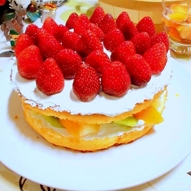 意外と簡単 コスパも抜群 イチゴと生クリームのデコレーションケーキ By アレックスさん レシピブログ 料理ブログのレシピ満載