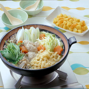 肉団子入り家族だんらん鍋パスタ