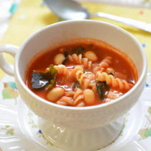 野菜ジュースで栄養満点☆早ゆでパスタで作る簡単スープ