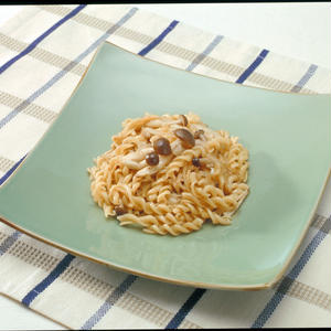 玉ねぎときのこのパスタサラダ