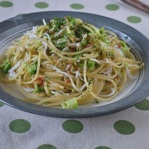 ブロッコリーとしらすのペペロンチーノパスタ
