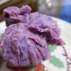 紫じゃが芋のピリ辛サラダ