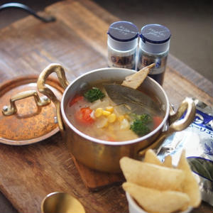メキシコ風豆と手羽先の野菜たっぷりスープ