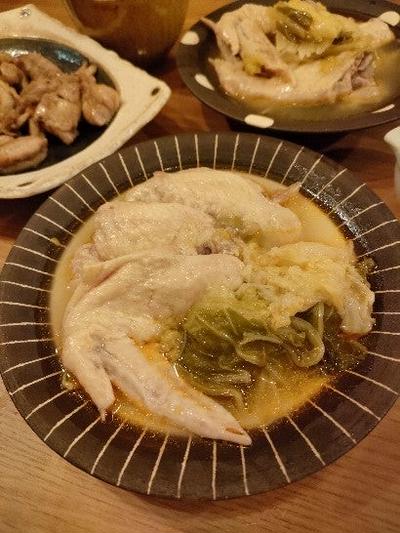手羽先と丸ごと白菜の ピリ辛ハリッサ鍋