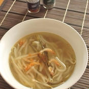 トムヤムクン風　もやしと干しエビのスープ
