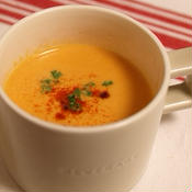 パプリカとにんじんのポタージュ〜鮮やかなオレンジ色のスープ
