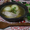 鶏手羽と丸ごと玉ねぎのスープ