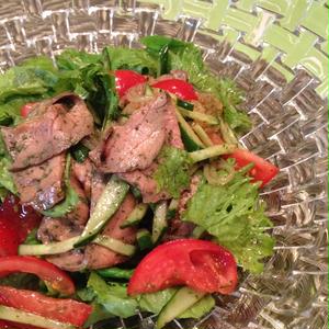 ヤムヌア〜 タイの牛肉サラダ