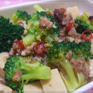 ブロッコリーと高野豆腐のピリ辛塩マーボー