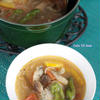 鶏手羽先と夏野菜のタイ風スープ