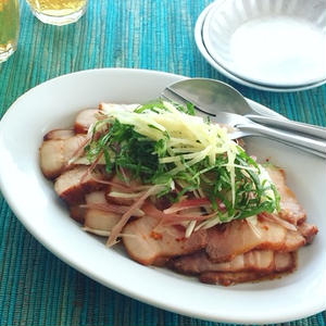 豚肉と香味野菜のピリ辛サラダ