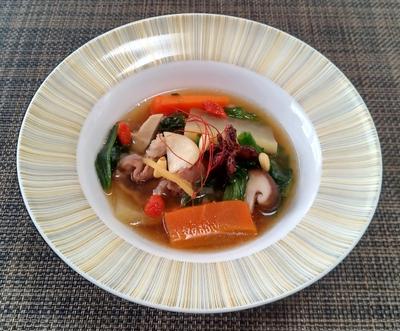 牛肉と野菜の台湾風スープ