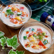 冷たいヨーグルトスープ（夏野菜とマンゴー入り）