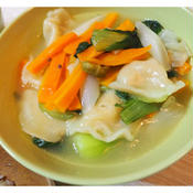 野菜と水餃子のスープ カルダモン風味