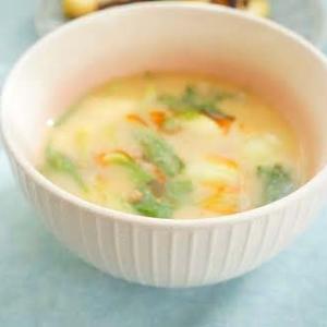 青梗菜の豆乳坦々スープ