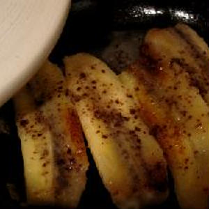 タジン鍋でスパイス焼きバナナ