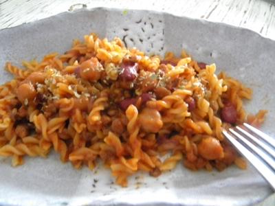 豆のトマト煮パスタ