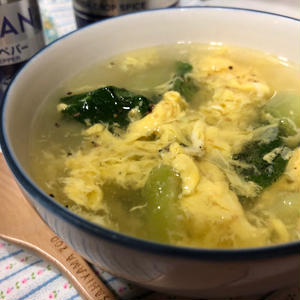 青梗菜とふわふわ卵の中華スープ