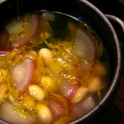*大豆と菊のワカメスープ