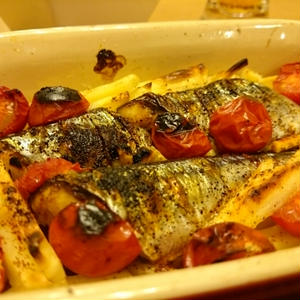 秋刀魚じゃがいもトマトのにんにくオイル焼き