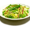 カリカリベーコンとシャキシャキ白菜と水菜のわさび醤油ドレッシングサラダ