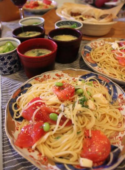 完熟トマトとモツァレラチーズのオイル仕立てスパゲティ
