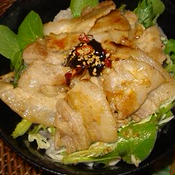 韓国風豚バラ丼