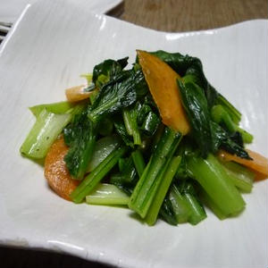 小松菜と柿のソテー