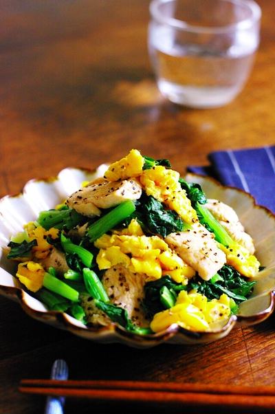 小松菜と卵と鶏胸肉の中華風レンチン和え