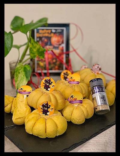 手作りピックを飾ってハロウィン満載 かぼちゃパン のレシピ みんなのスパイスレシピ大集合サイト スパイスブログ