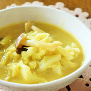 ジンジャーパウダーで温かカレー味のスープ