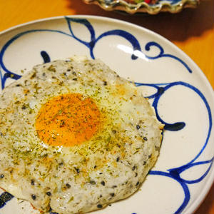 黒胡麻たっぷり！カリっとトロッと里芋目玉焼き