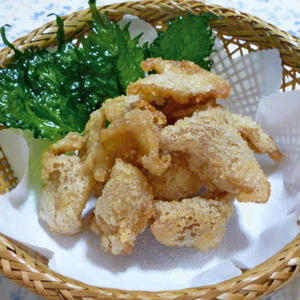 からし風味の鶏皮せんべい