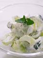 シャインマスカットと緑野菜のクミンヨーグルトサラダ