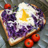 紫キャベツの巣ごもり卵トースト