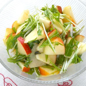 リンゴと水菜のマスカットサラダ