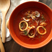 サフラン風味の魚介スープ