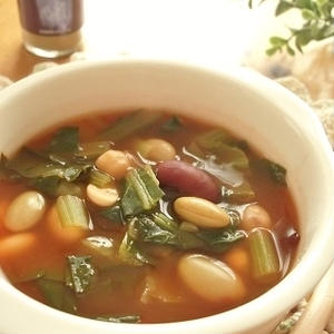 セボリー香る　お豆と小松菜のトマトスープ