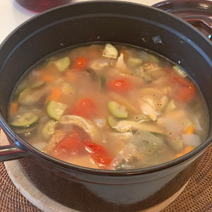 鶏肉と野菜のジンジャースープ