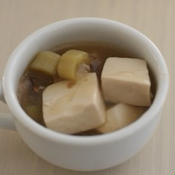 豆腐と白ネギのシンプルなスープ