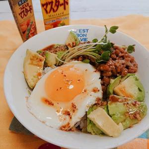 アボ目玉納豆丼で朝ごはん　粒マスタードだれ