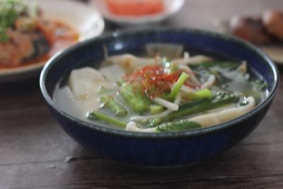 小松菜と春雨と餃子の食べるスープ