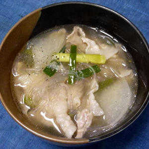 豚バラ肉と大根と春雨の中華スープ