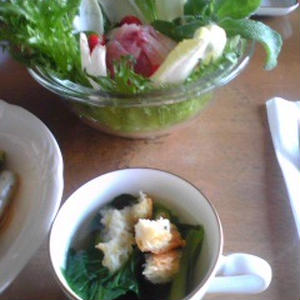 バジル香る小松菜スープ