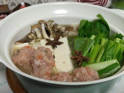 キノコと鶏団子のスパイシー味噌鍋